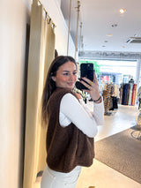 Kurze Teddy Weste mit Knopfleiste und Smiley Braun