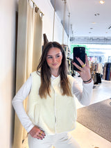 Kurze Teddy Weste mit Knopfleiste und Smiley Creme