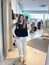 Kurze Teddy Weste mit Knopfleiste und Smiley Schwarz