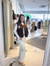 Kurze Teddy Weste mit Knopfleiste und Smiley Braun