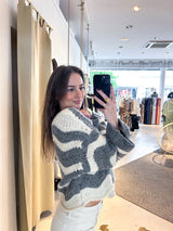 Kurze Oversized Strickjacke mit Wellenmuster Beige/Grau