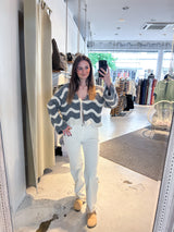 Kurze Oversized Strickjacke mit Wellenmuster Beige/Grau