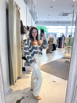 Kurze Oversized Strickjacke mit Wellenmuster Beige/Grau