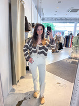 Kurze Oversized Strickjacke mit Wellenmuster Beige/Braun