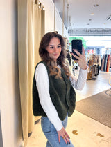 Kurze Teddy Weste mit Knopfleiste Olive