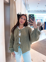 Kurze Oversized Strickjacke mit Schleifen Olive