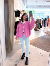 Kurze Oversized Strickjacke mit Schleifen Pink