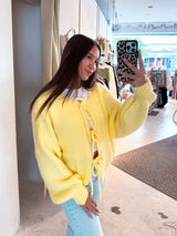Kurze Oversized Strickjacke mit Schleifen Gelb