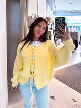 Kurze Oversized Strickjacke mit Schleifen Gelb