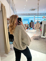 Kurze Oversized Strickjacke mit Schleifen Taupe