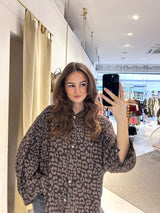 Kurze Waffle Bluse mit Leomuster Braun