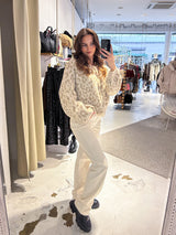 Kurze Oversized Strickjacke mit Schleifen und Leomuster Beige