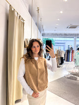 Kurze Teddy Weste mit Knopfleiste Camel