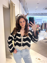 Kurze Oversized Strickjacke mit Wellenmuster Beige/Schwarz