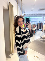 Kurze Oversized Strickjacke mit Wellenmuster Beige/Schwarz