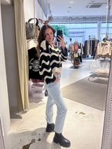 Kurze Oversized Strickjacke mit Wellenmuster Beige/Schwarz