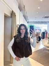 Kurze Teddy Weste mit Knopfleiste Braun