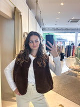 Kurze Teddy Weste mit Knopfleiste Braun