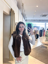 Kurze Teddy Weste mit Knopfleiste Braun