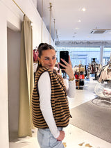 Kurze Teddy Weste mit Knopfleiste und Streifen Camel