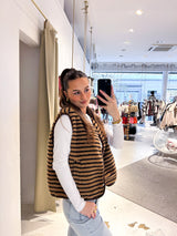 Kurze Teddy Weste mit Knopfleiste und Streifen Camel