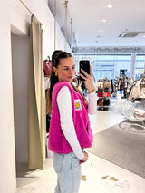 Kurze Teddy Weste mit Knopfleiste und Smiley Pink