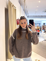 Strickpullover mit farbiger Naht Braun