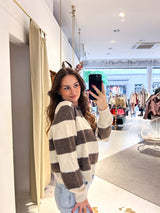 Gestreifter Strickpullover mit Kragen Braun