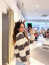 Gestreifter Strickpullover mit Kragen Braun