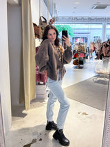 Kurze Oversized Strickjacke mit Schleifen Hellbraun