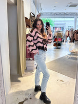 Kurze Oversized Strickjacke mit Wellenmuster Braun/Pink