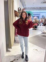 Grober Strickpullover Weinrot