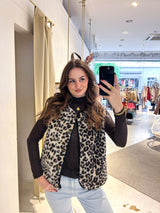 Teddy Weste mit Knopfleiste und Leomuster Beige