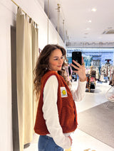 Kurze Teddy Weste mit Knopfleiste und Smiley Rost