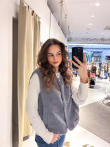 Kurze Teddy Weste mit Knopfleiste Grau