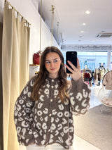 Kurze Oversized Strickjacke mit Leomuster Hellbraun