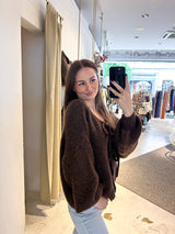 Kurze Oversized Strickjacke mit Schleifen Braun