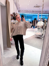 Kurze Oversized Strickjacke Taupe