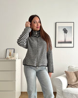 Strickjacke mit Zipper fein gestreift Schwarz