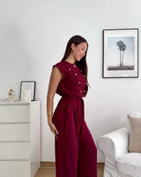Jumpsuit mit Zierknöpfen Weinrot