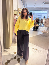 Kurzer Oversized Strickpullover mit V-Ausschnitt Gelb