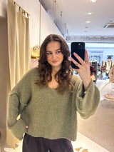 Kurzer Oversized Strickpullover mit V-Ausschnitt Olive