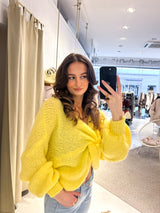 Strickpullover mit Knoten Gelb