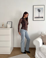 Dünnes Longsleeve mit Rollkragen Leomuster Camel