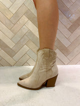 Stiefelette im Cowboy Stil Beige