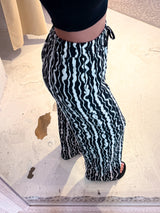 Elastische Stoffhose mit Muster