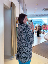 Kurze Waffle Bluse mit Leomuster Grau