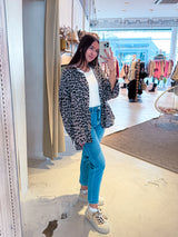 Kurze Waffle Bluse mit Leomuster Grau