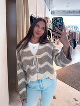 Kurze Oversized Strickjacke mit Wellenmuster Beige/Taupe