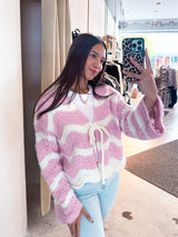 Kurze Oversized Strickjacke mit Wellenmuster Beige/Pink